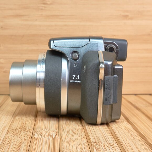 OLYMPUS SP-550UZ 7.1MP Digital Camera, 18x Optical Zoom, Image Stabilization - Picture 4 of 9